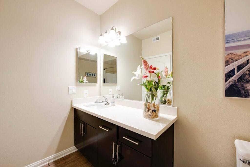 The Nest A Spacious 1 Bedroom Apartment With A Pool View Los Angeles Exteriör bild